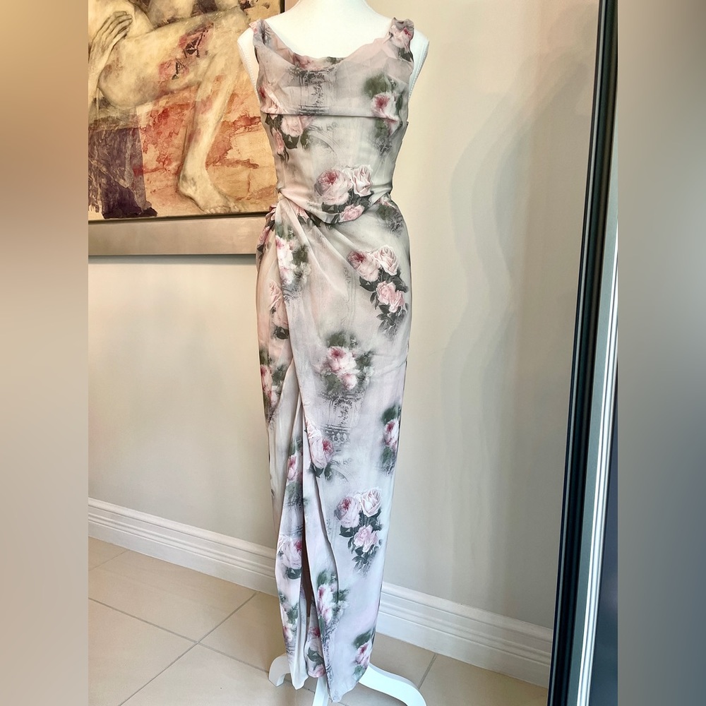 Mannequin size:
      Bust  : 32.5 
      Waist : 25.2
      Hip    : 34.5